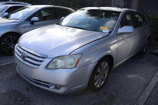 2005 Toyota Avalon XLS