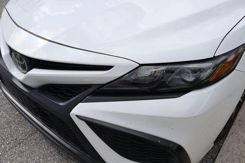 Ice Cap 2024 Toyota Camry SE