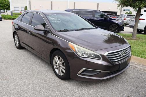 Dark Truffle 2017 Hyundai SONATA SE