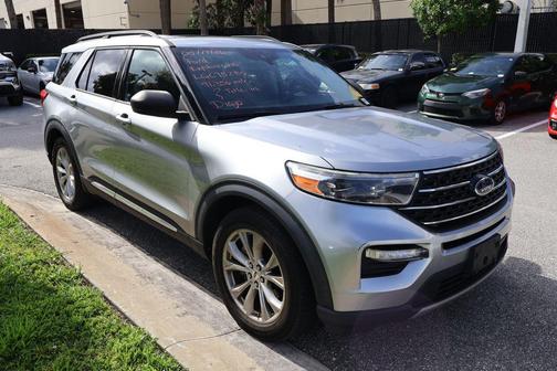 ICONIC SILVER METALLIC 2020 Ford Explorer XLT