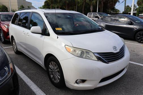 Super White 2012 Toyota Sienna XLE