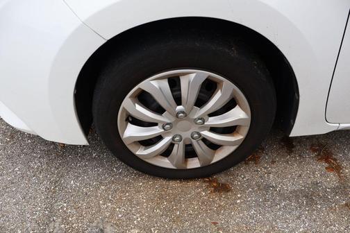 Super White 2016 Toyota Corolla LE