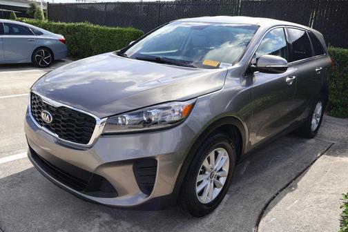 Titanium Silver 2019 Kia Sorento LX
