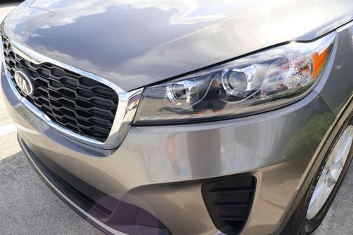 Titanium Silver 2019 Kia Sorento LX