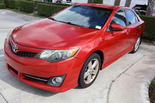 Barcelona Red Metallic 2014 Toyota Camry SE