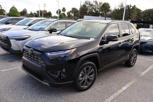 2025 Toyota RAV4 Hybrid SE