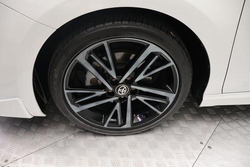 Wind Chill Pearl/Midnight Black Metallic 2025 Toyota Camry XSE