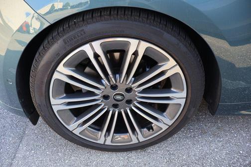 2025 Land Rover Range Rover Sport SE