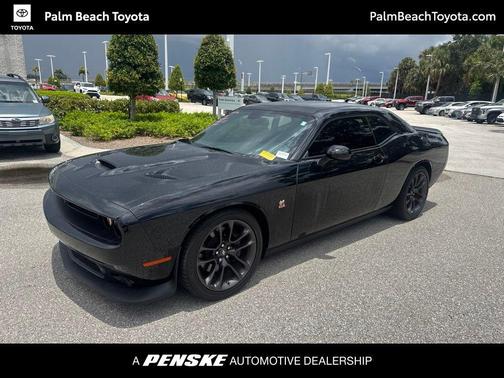 Pitch Black Clearcoat 2023 Dodge Challenger R/T Scat Pack