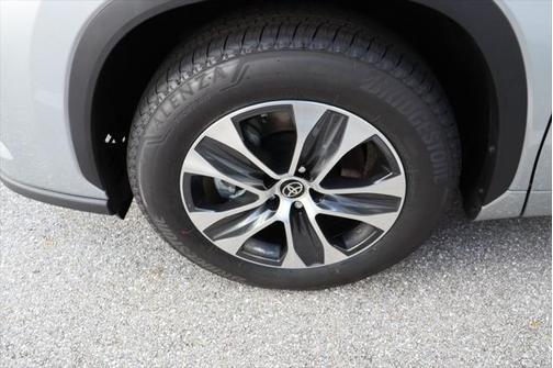 2024 Toyota Highlander Hybrid XLE