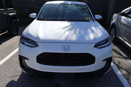 Platinum White 2025 Honda HR-V LX