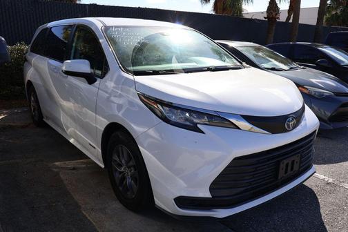 2021 Toyota Sienna LE