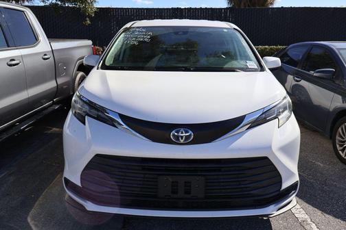 2021 Toyota Sienna LE