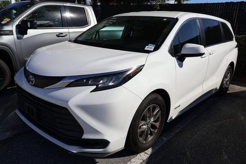 2021 Toyota Sienna LE