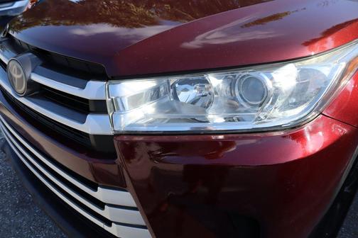 2019 Toyota Highlander LE I4