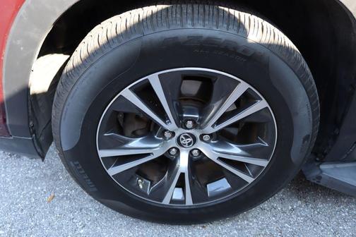 2019 Toyota Highlander LE I4