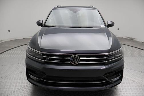 Platinum Gray Metallic 2019 Volkswagen Tiguan 2.0T SEL R-Line 4MOTION