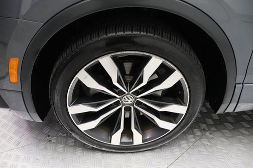 Platinum Gray Metallic 2019 Volkswagen Tiguan 2.0T SEL R-Line 4MOTION