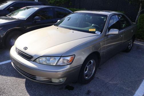 Gold 1999 Lexus ES 300 Base
