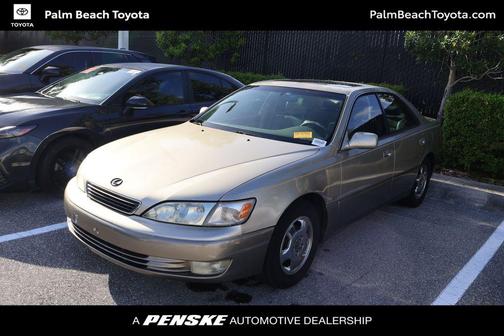 Gold 1999 Lexus ES 300 Base