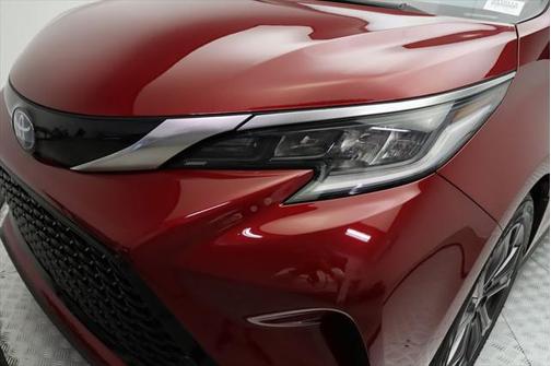 2022 Toyota Sienna XSE 7 Passenger