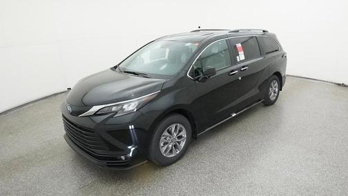 2025 Toyota Sienna XLE