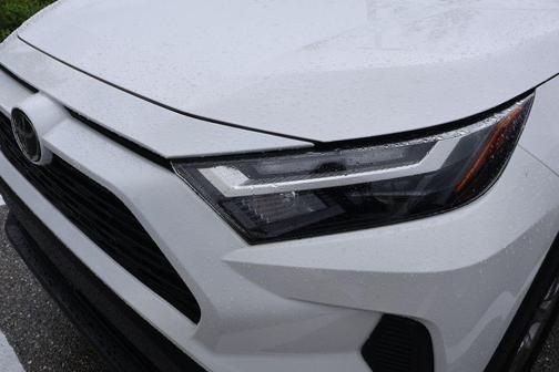 Ice Cap 2025 Toyota RAV4 XLE