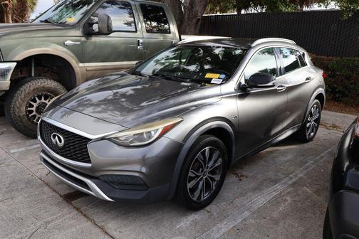 2017 INFINITI QX30 Luxury