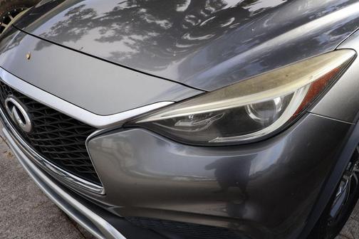 2017 INFINITI QX30 Luxury