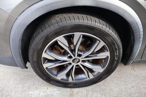 2017 INFINITI QX30 Luxury