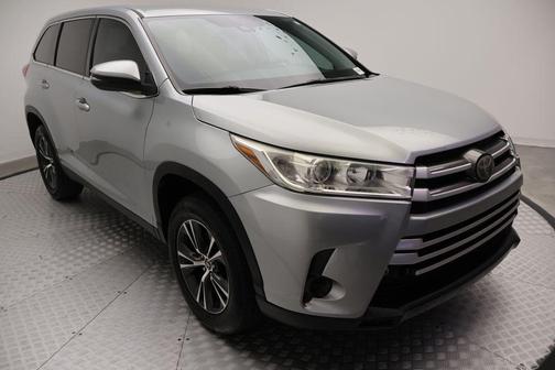 Celestial Silver Metallic 2019 Toyota Highlander LE I4