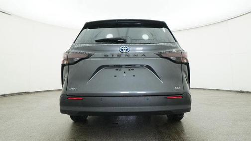 2025 Toyota Sienna XLE 8 Passenger