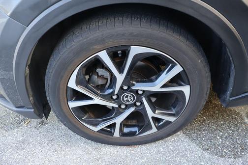 2022 Toyota C-HR XLE