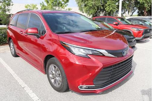 2023 Toyota Sienna XLE 8 Passenger