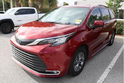 2023 Toyota Sienna XLE 8 Passenger