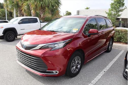 2023 Toyota Sienna XLE 8 Passenger