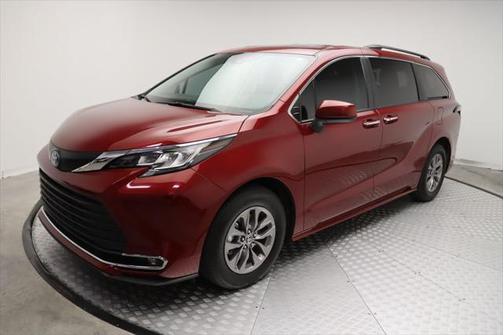 2023 Toyota Sienna XLE 8 Passenger