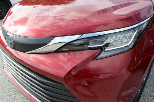 2023 Toyota Sienna XLE 8 Passenger
