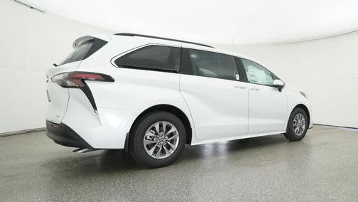 2025 Toyota Sienna XLE