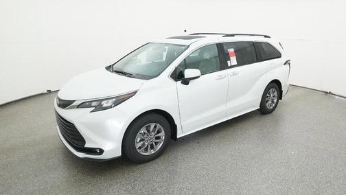 2025 Toyota Sienna XLE
