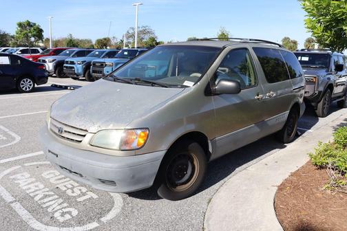 2001 Toyota Sienna LE