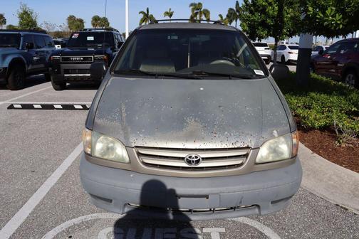 2001 Toyota Sienna LE