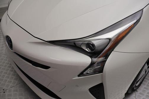 Blizzard Pearl 2018 Toyota Prius Four