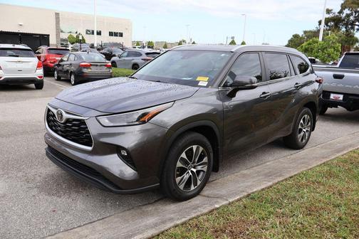 2024 Toyota Highlander XLE