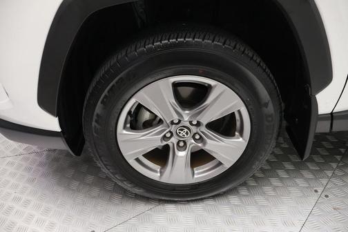 Ice Cap 2024 Toyota RAV4 XLE