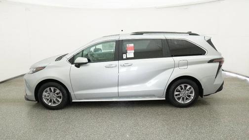 2025 Toyota Sienna XLE 8 Passenger