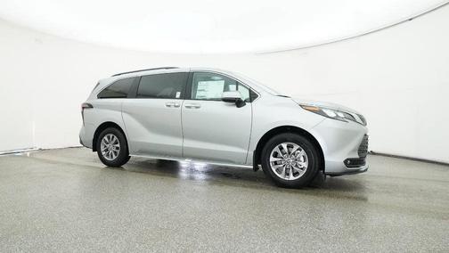 2025 Toyota Sienna XLE 8 Passenger