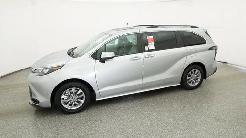 2025 Toyota Sienna XLE 8 Passenger