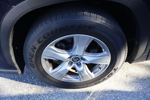 2020 Toyota Highlander LE