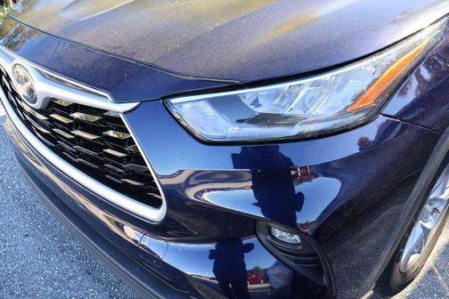 2020 Toyota Highlander LE